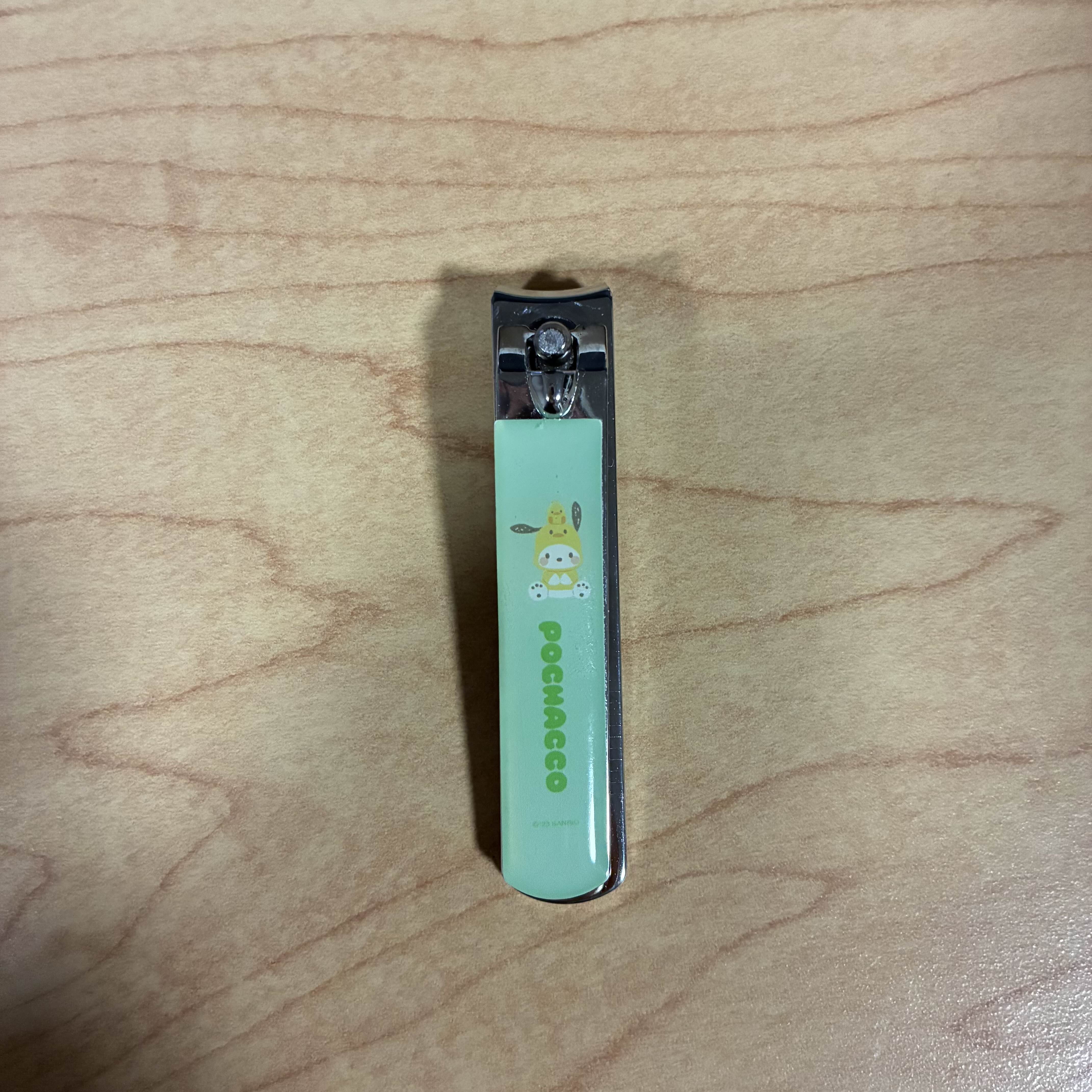 This is the sound of me clipping my nails with a nail clipper. <br><audio controls src='/audio/Nail-clipping.mp3'></audio>