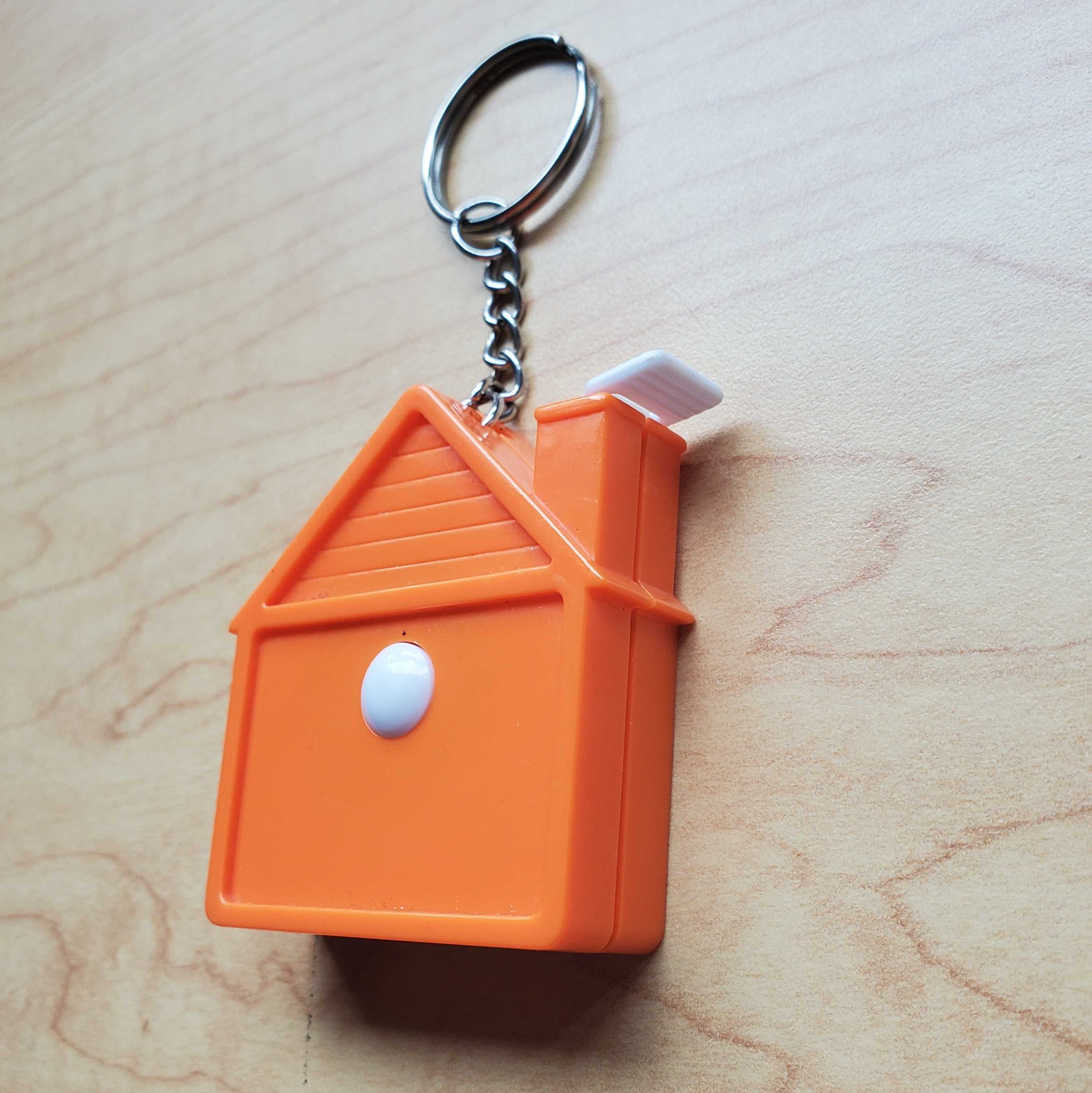 Image of the house-shaped tape measure from the back