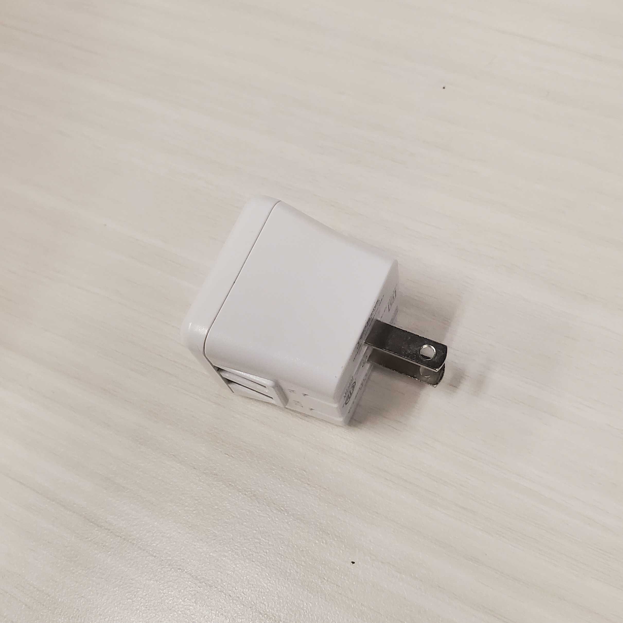 This is a charger head, I wanted to scan this item because it was a simple shape and the white would register easily during the scan.